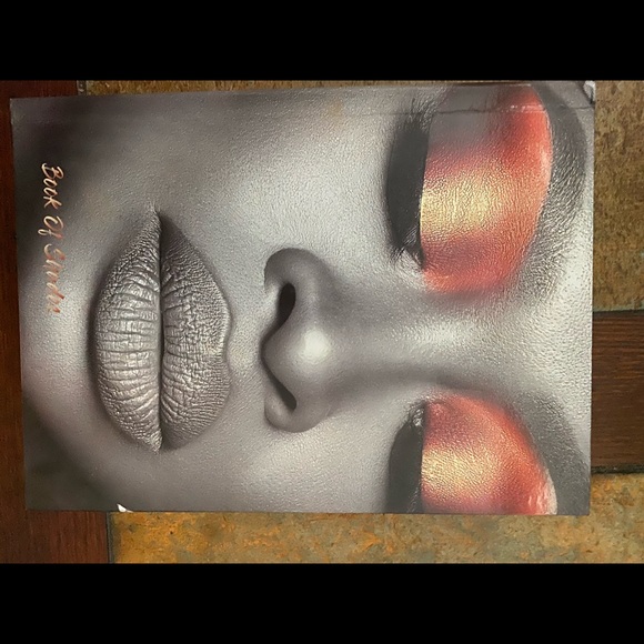 Colorued Raine Book of shades Palettes